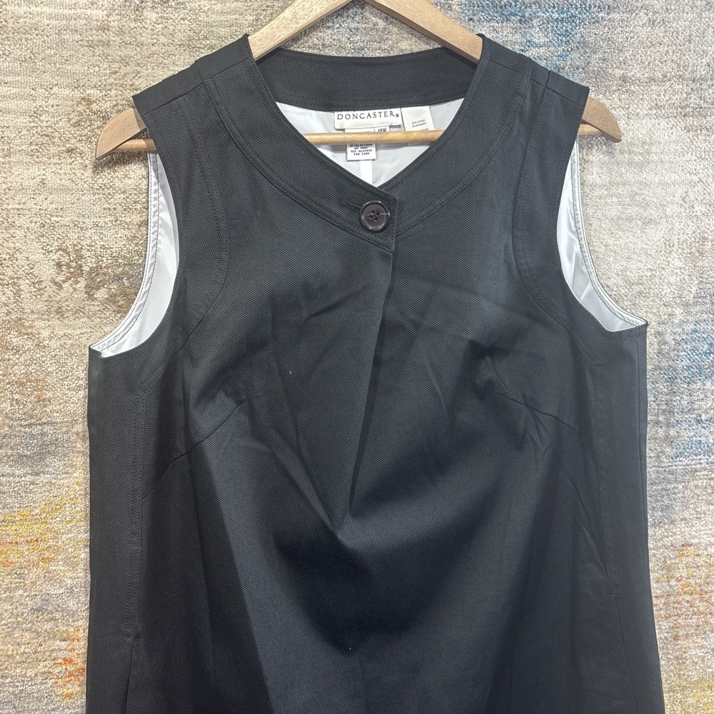 Beautiful vintage 1990s Doncaster women's black sheath dress in a size 14W.